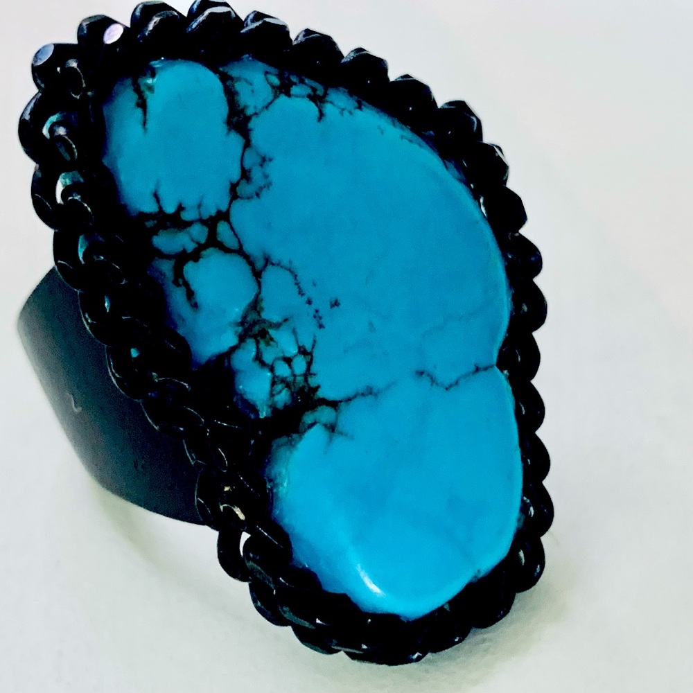 Festival! Liz Larios Collection Turquoise Chain Resin Statement Ring
7.5